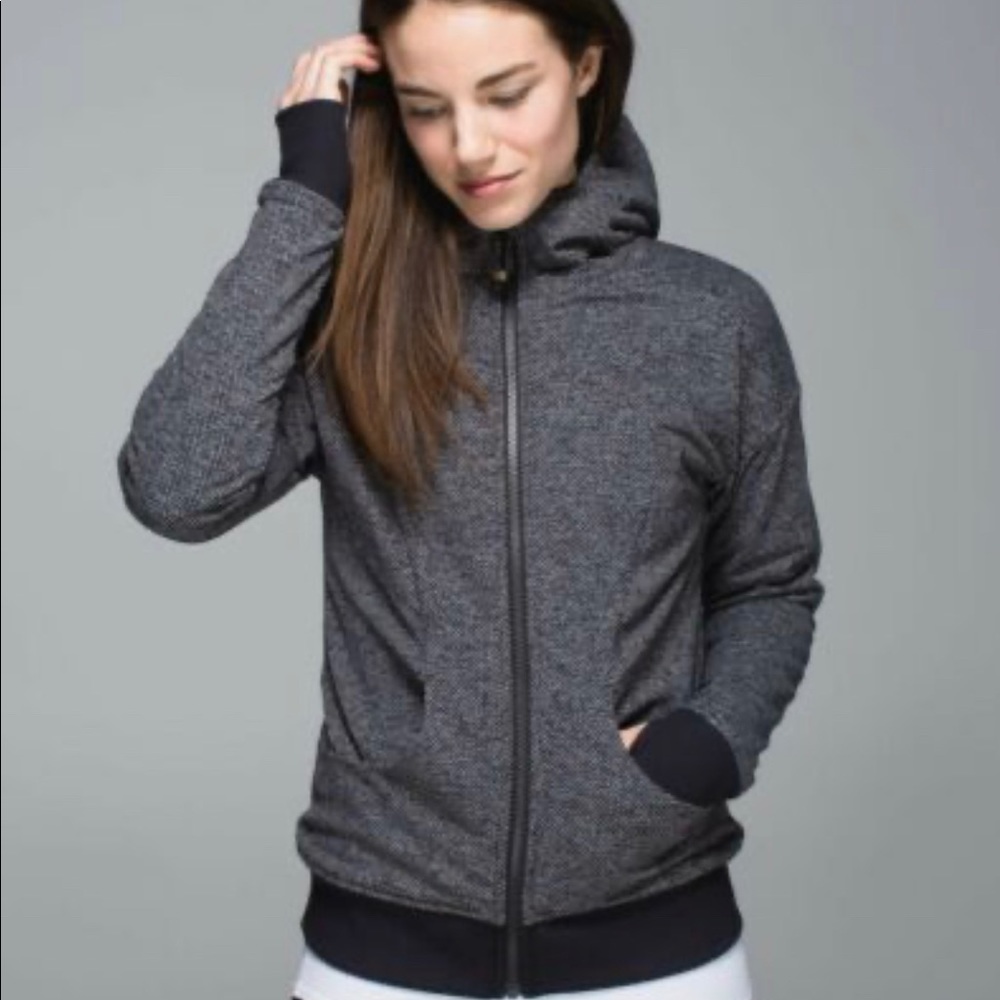 Lululemon embrace hoodie fleece line reversible size 4.  Great condition!